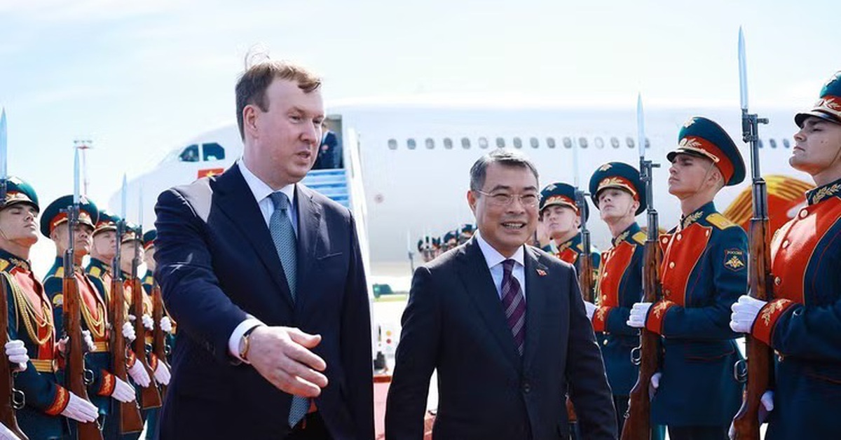 Thủ tướng đến Kazan dự hội nghị kỷ niệm 35 năm quan hệ ASEAN - Nga