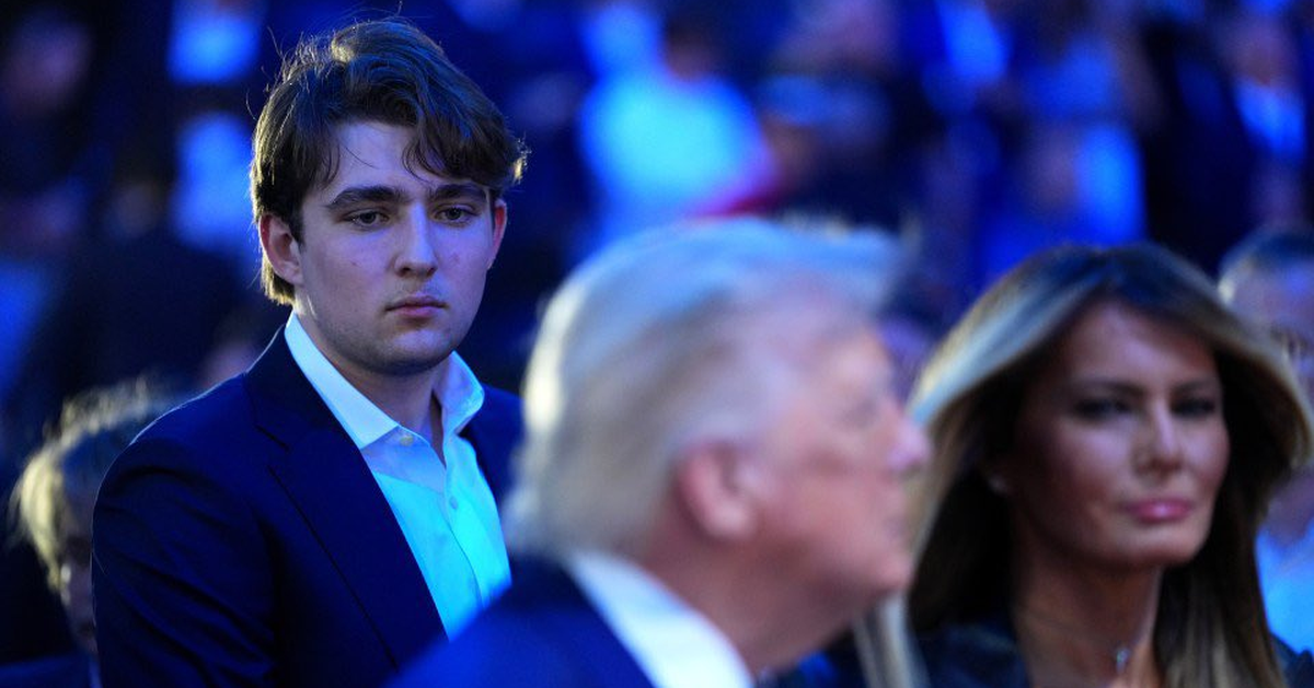 Barron Trump tái xuất với diện mạo khác lạ