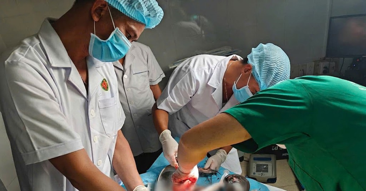 Bệnh xá Trường Sa hội chẩn với Bệnh viện Quân y 354 cứu ngư dân đứt lìa chân