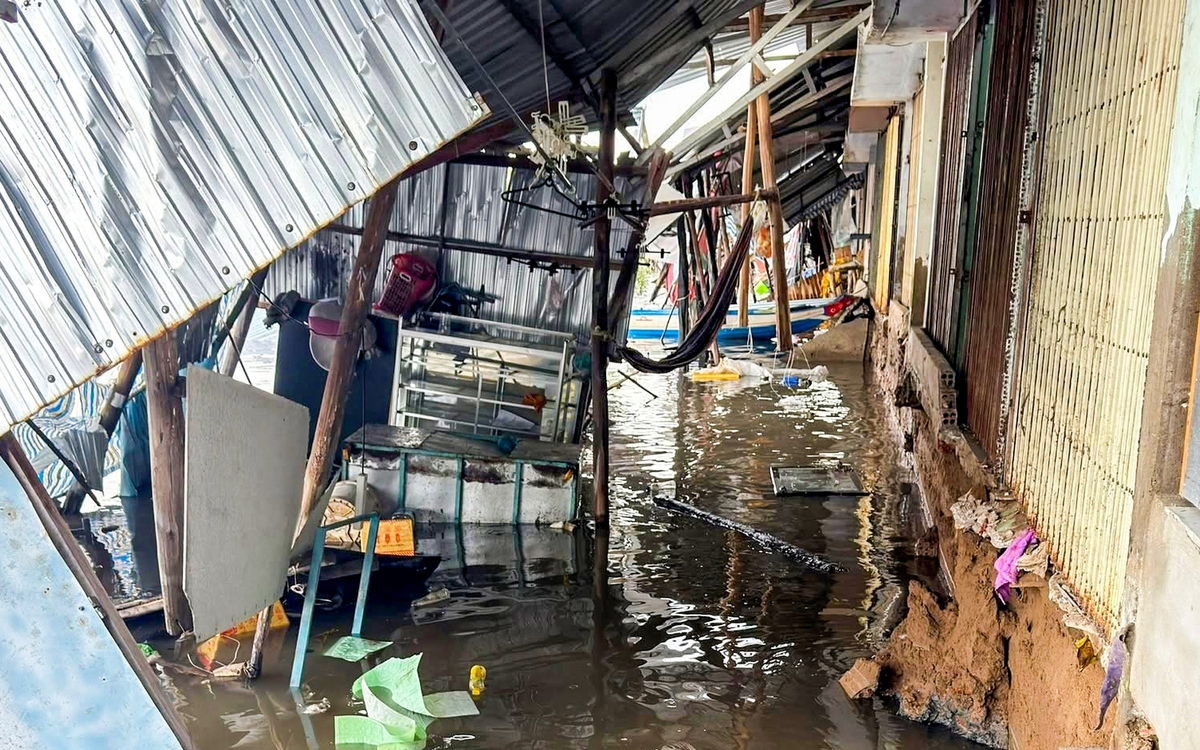 Nhiều vụ sạt lở xảy ra trong đêm ở Cà Mau, 19 hộ dân bị ảnh hưởng