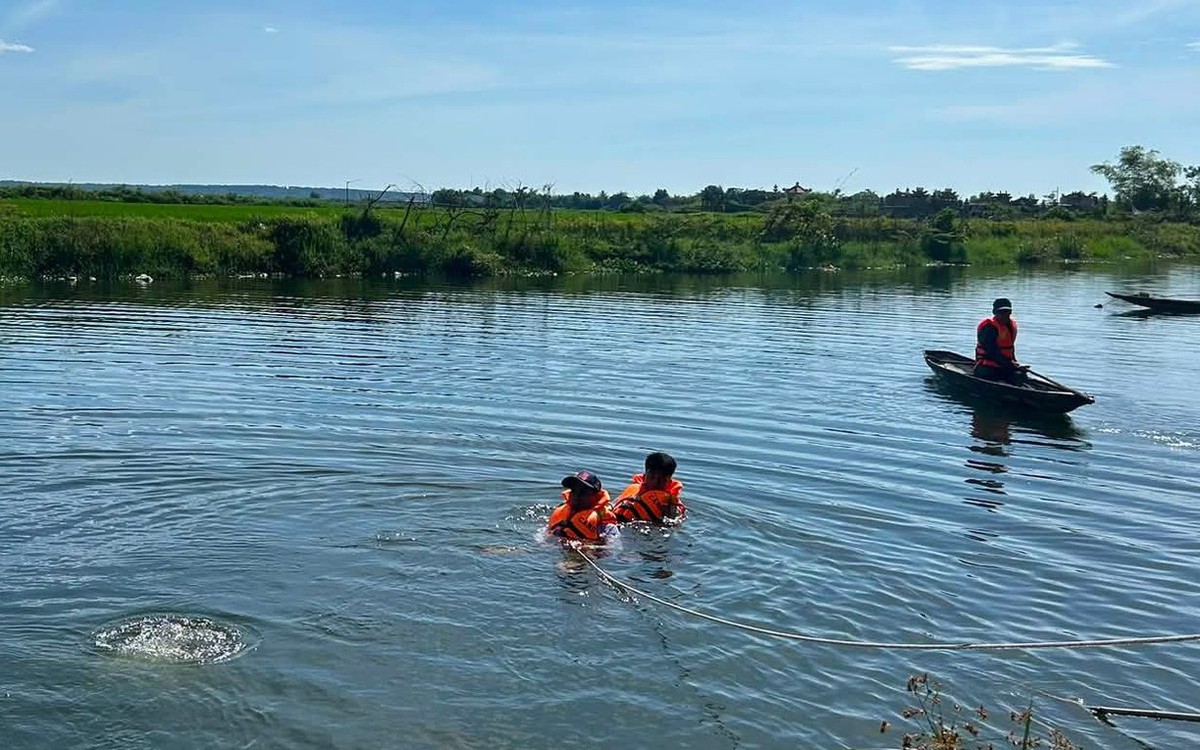 Hai mẹ con ở Huế tử vong dưới kênh nước