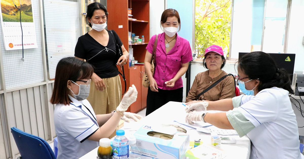 Bệnh viện Lê Văn Việt 'tiếp sức' 4 trạm y tế phường, giảm cảnh người dân đi xa khám bệnh