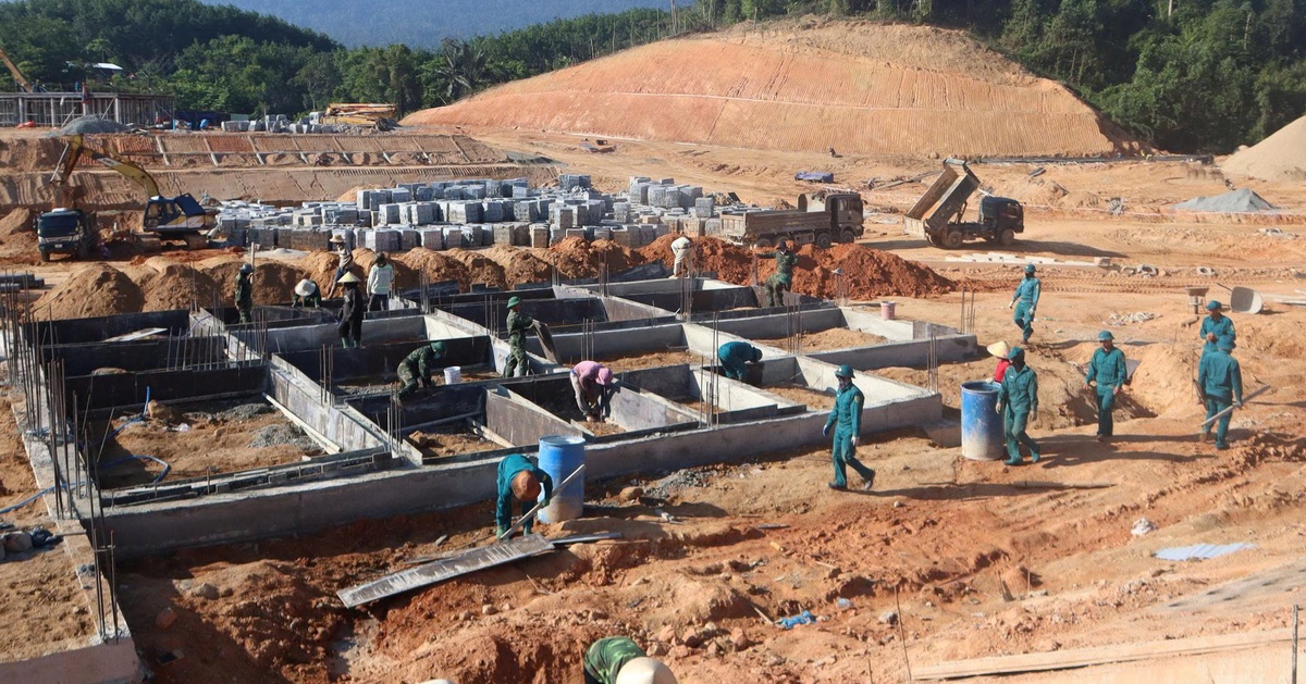 Đà Nẵng yêu cầu thi công '3 ca, 4 kíp' để kịp hoàn thành 6 trường nội trú vùng biên