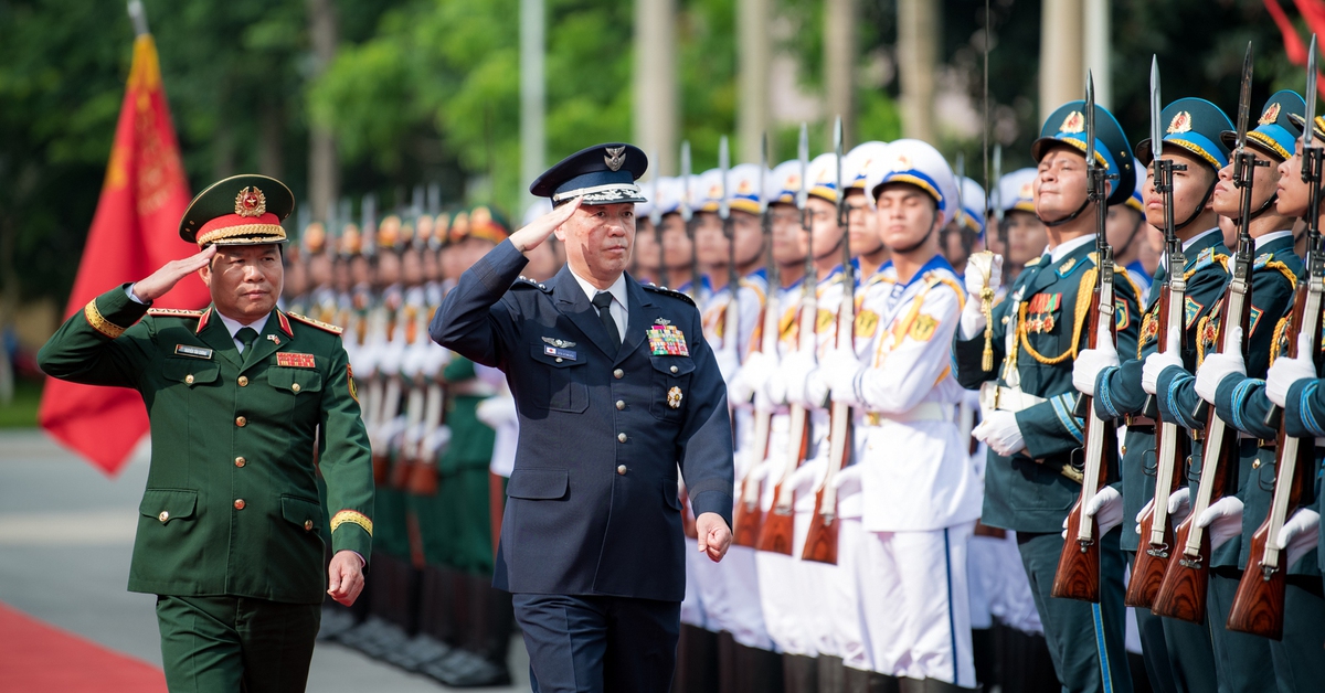 Đại tướng Nguyễn Tân Cương hội đàm với Tham mưu trưởng Liên quân Nhật Bản