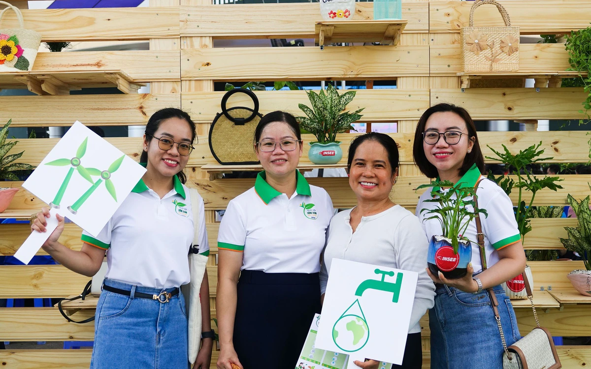 Dân hào hứng với mô hình tái chế và biến rác thải thành vật dụng hữu ích