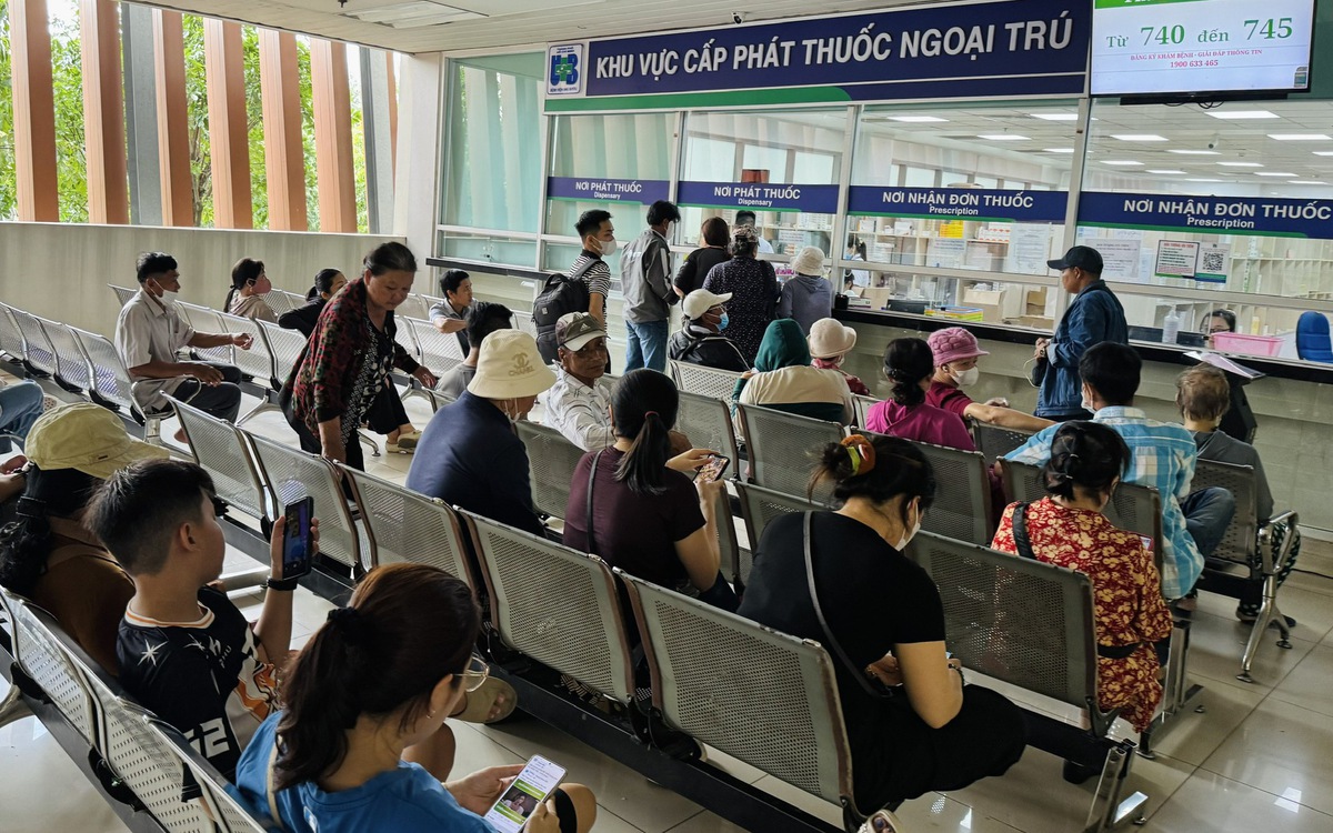 Người bệnh từ các địa phương đến khám tăng cao, TP.HCM tăng giám sát chi bảo hiểm y tế