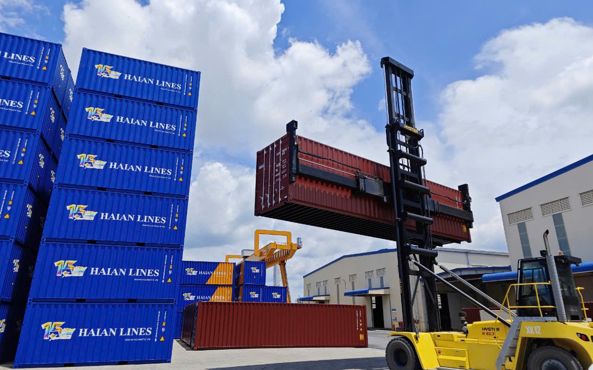 Muốn giảm chi phí logistics, doanh nghiệp xuất khẩu phải bớt tự mọi thứ