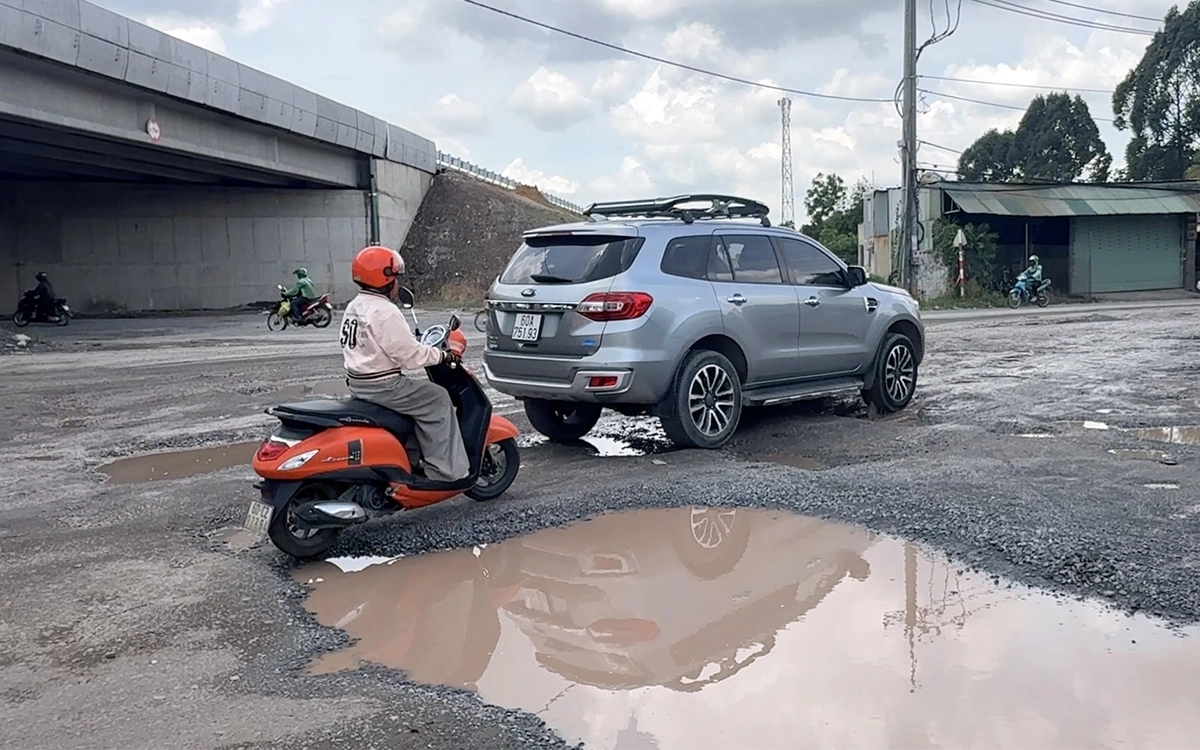 Cao tốc Biên Hòa - Vũng Tàu vừa thông, đường dân sinh tan nát