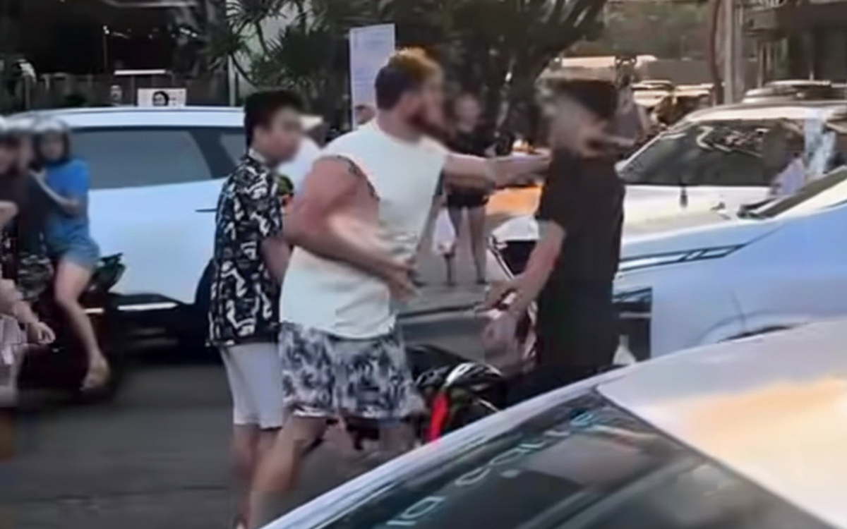 Foreigners in Vietnam Call for Stricter Rules on Disrespectful Tourists
