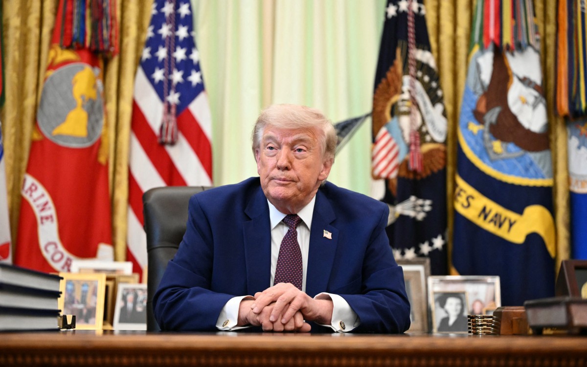 US House Demands Trump End Iran Conflict; President Claims Talks Progressing