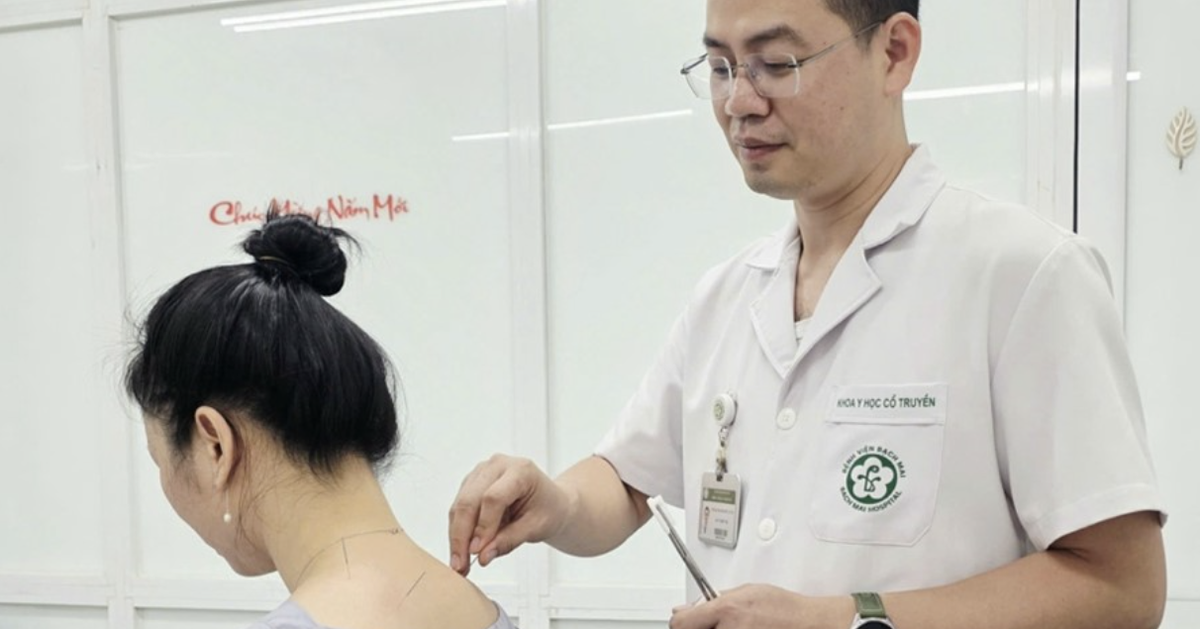 Dân văn phòng khổ sở vì đau cổ vai gáy, có cách nào cải thiện?
