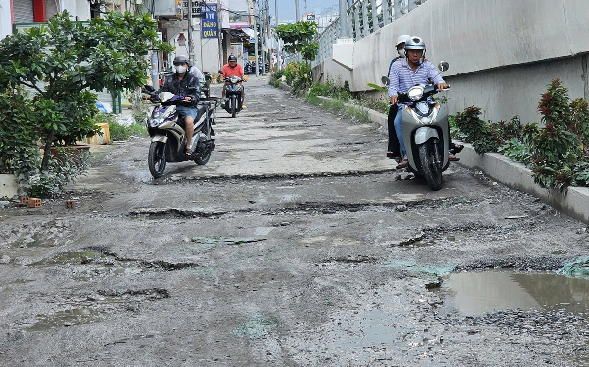 Cầu đã khai thác hơn hai năm, đường gom làm mãi không xong, Chủ tịch Cần Thơ: ‘Không thể chờ được'