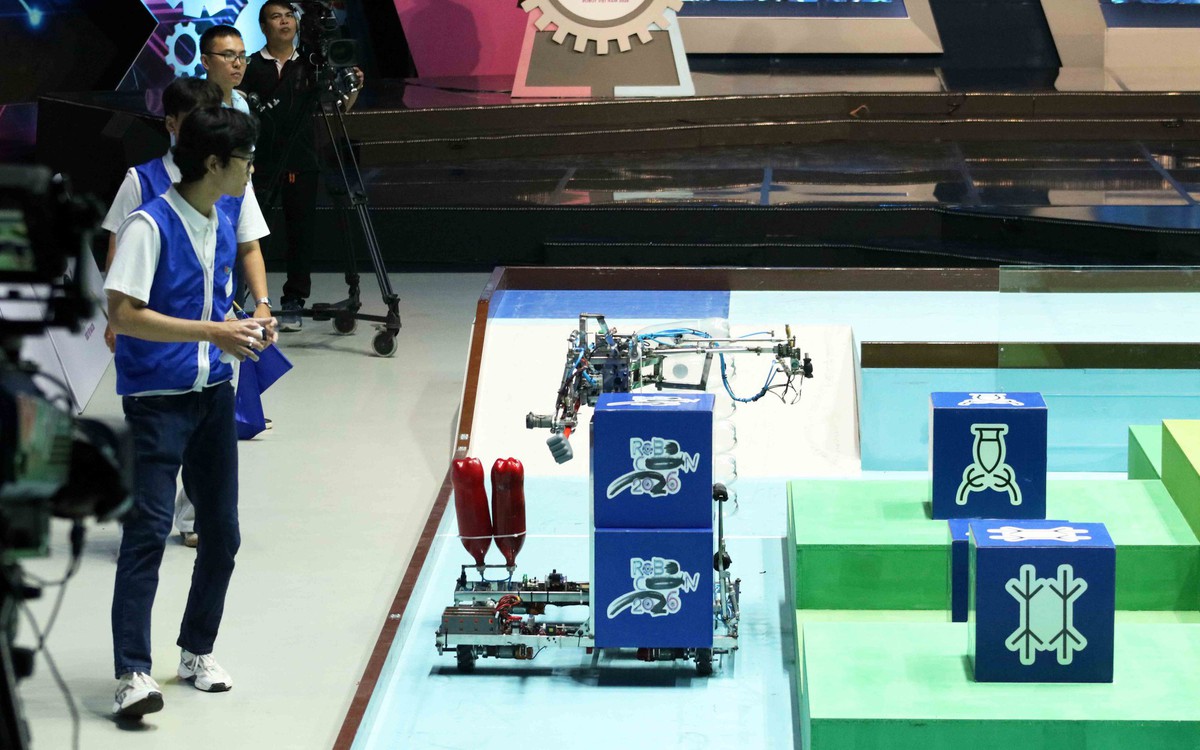 College Invests 400 Million VND for Students Competing in Robocon 2026