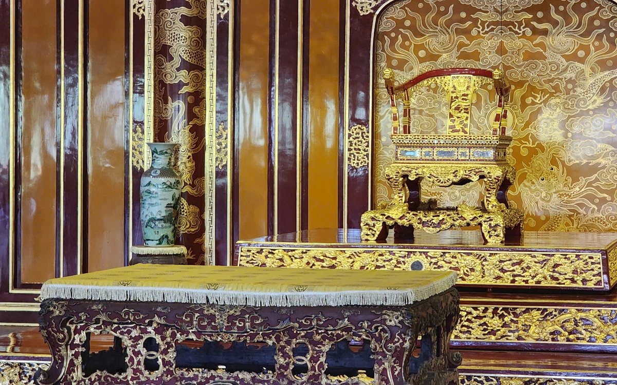 Nguyen Dynasty Imperial Throne Restored After Vandalism