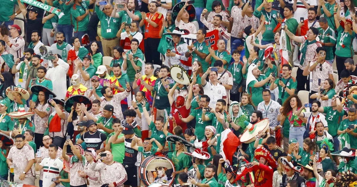 CĐV kỳ thị đồng tính, chủ nhà World Cup hứng chịu hậu quả