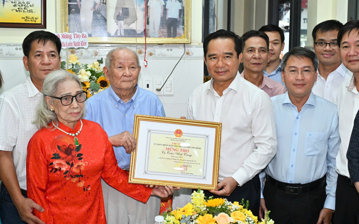 Chủ tịch UBND TP.HCM Nguyễn Văn Được thăm, chúc thọ người cao tuổi tiêu biểu