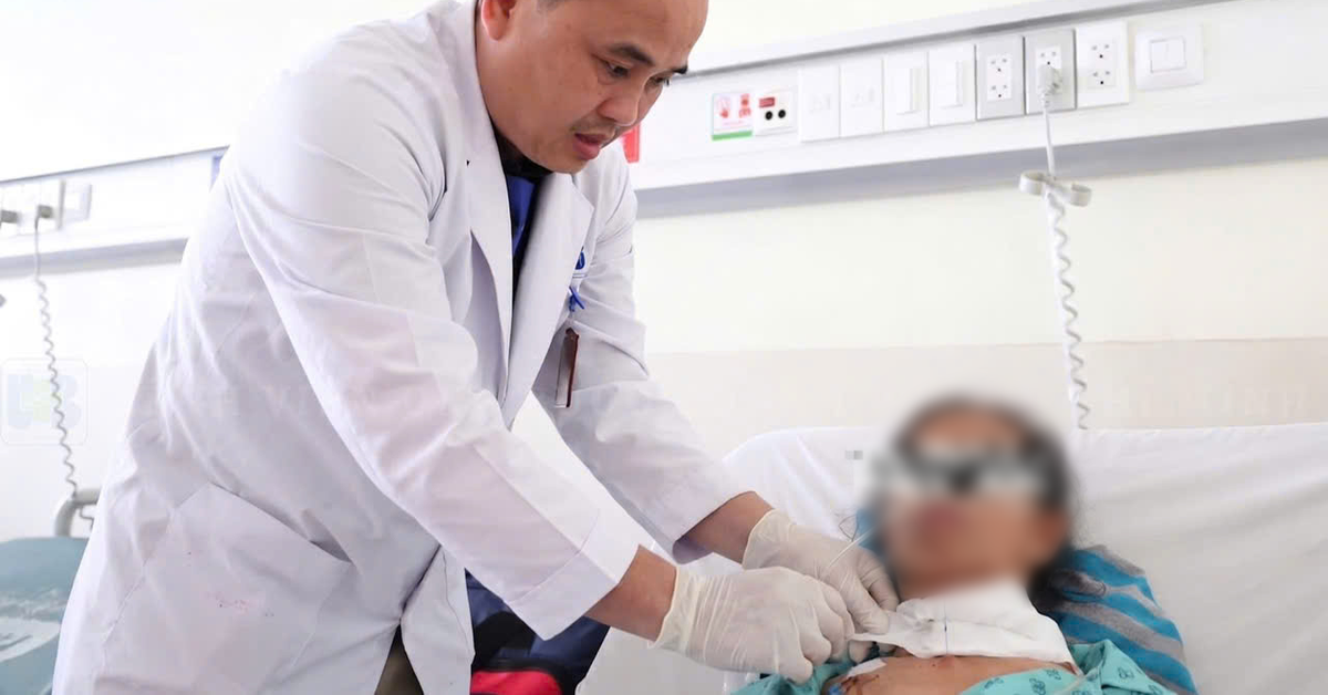 Khó thở, gần mất tiếng, cụ bà phát hiện hơn 20 hạch ung thư di căn