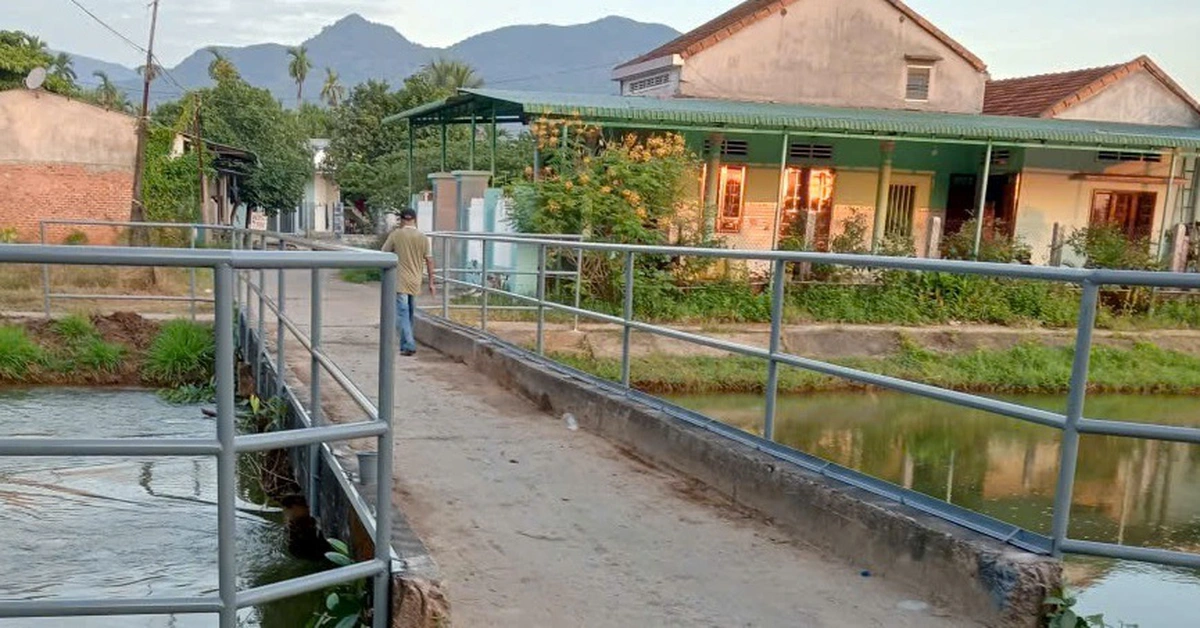 Đã lắp lan can cho cây cầu trên đoạn kênh '30 năm cướp đi sinh mạng 28 người'