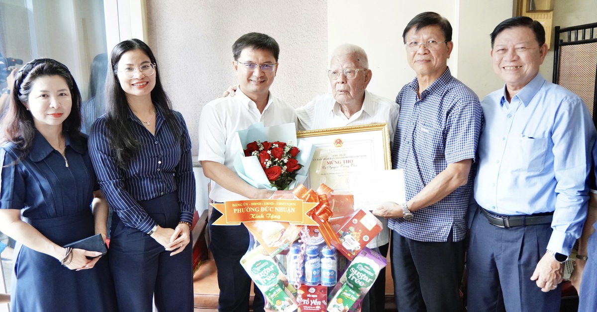 Lãnh đạo UBND TP.HCM thăm, chúc thọ nhiều cụ cao niên tròn 90 tuổi