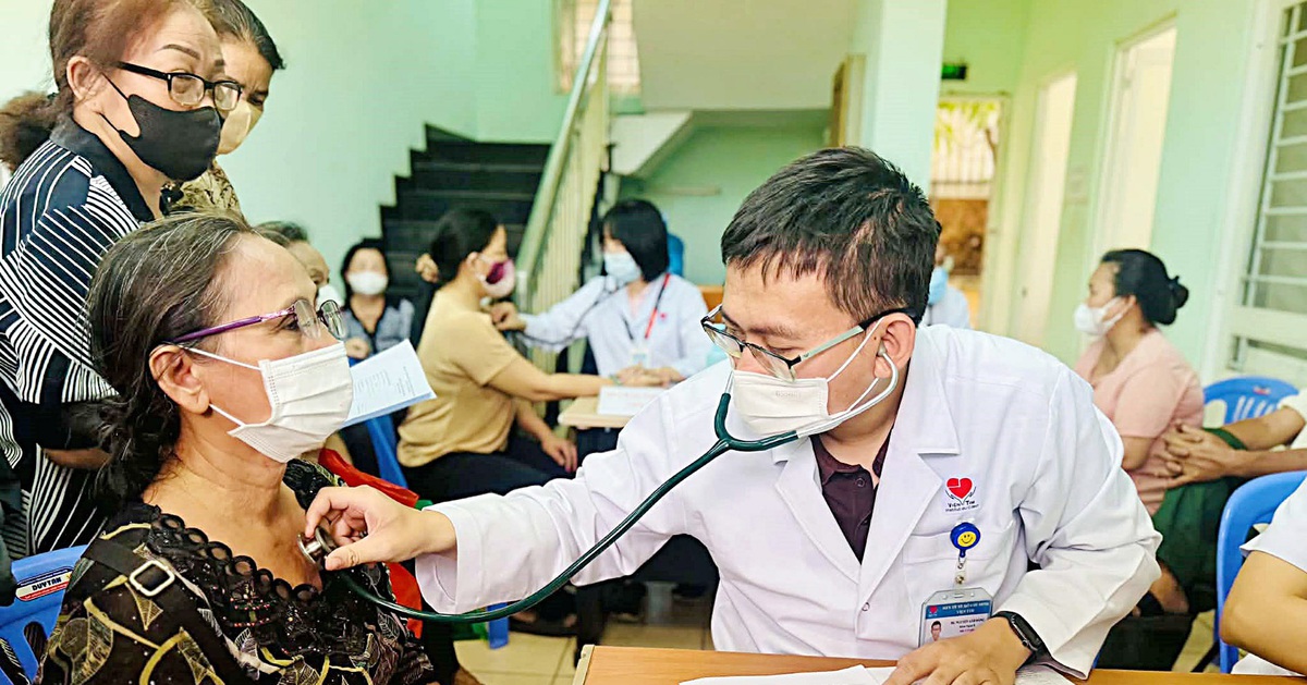 Chạy đua cho chiến dịch khám sức khỏe bao phủ toàn dân
