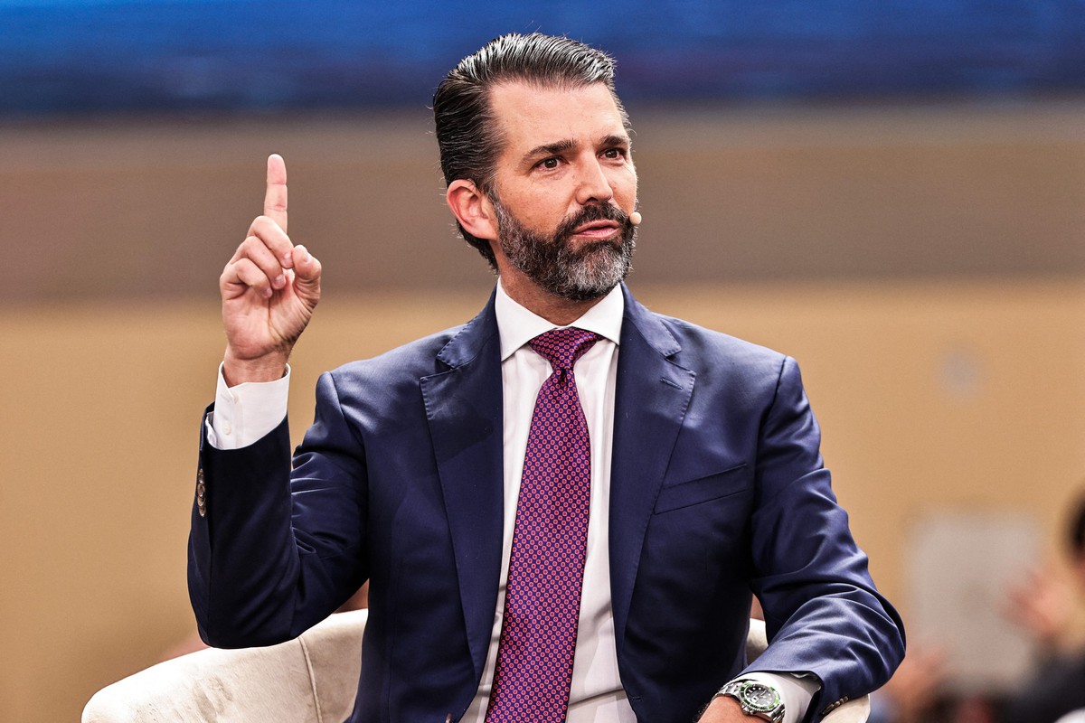 Trump's son advises investors to avoid China