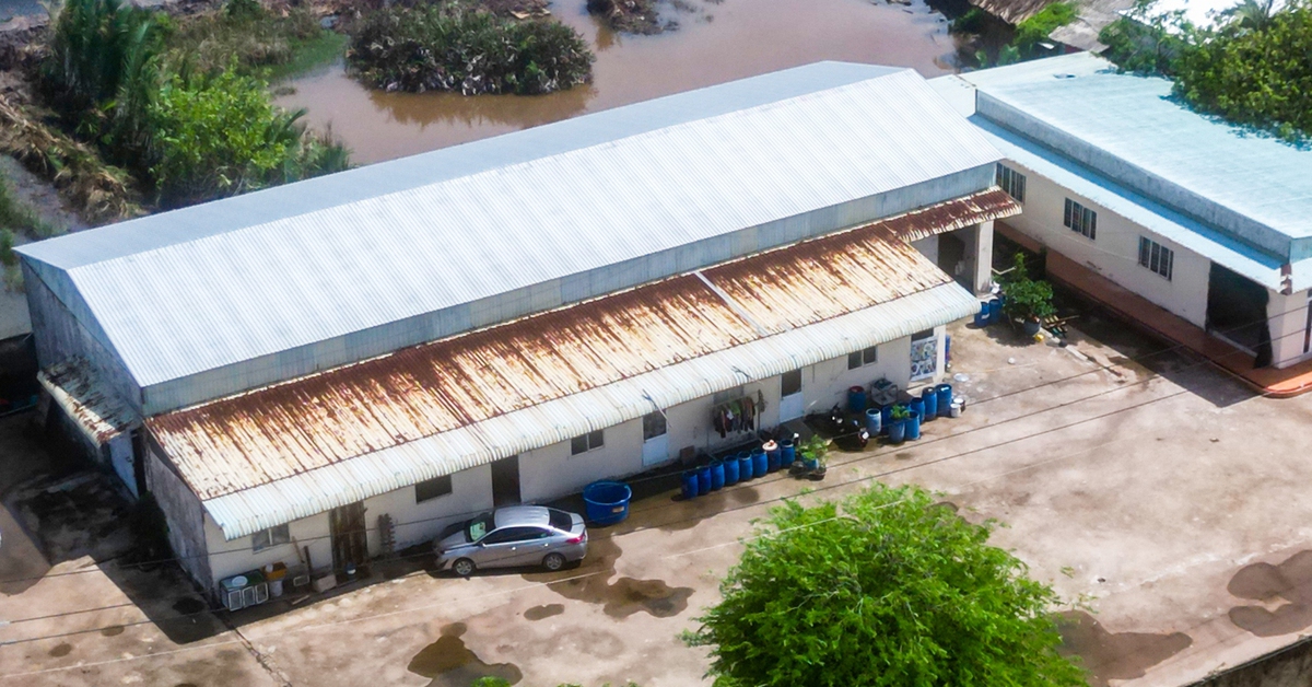 Mua đất được ‘khuyến mãi’ nhà xưởng, chủ đất không chịu nên kiện ra tòa