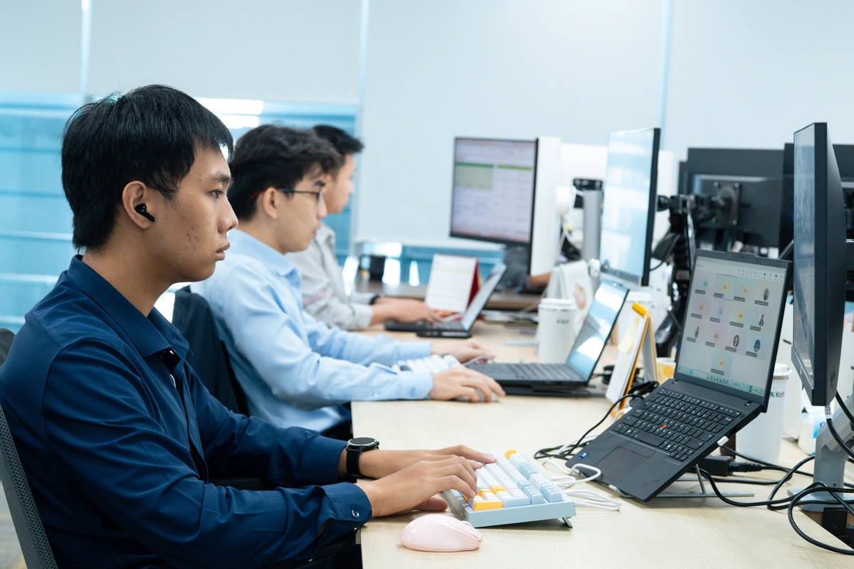 Vietnam's stock market surpasses 13 million accounts as VN-Index hits record high