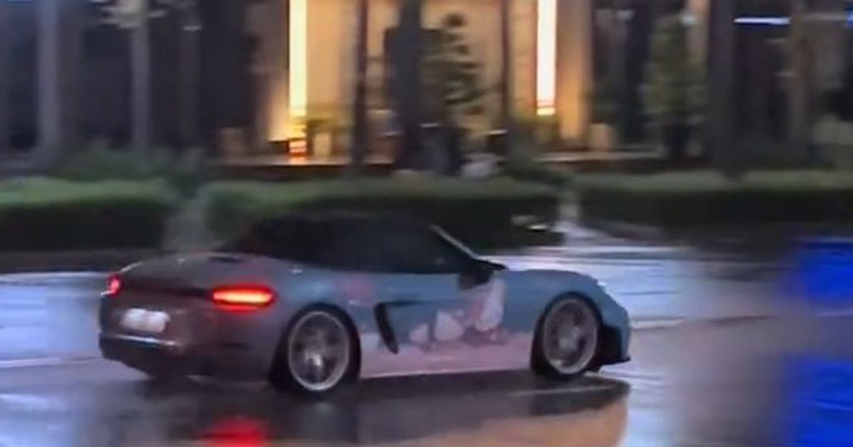 Công an làm việc với thanh niên lái ô tô Porsche 'drift' trên đường