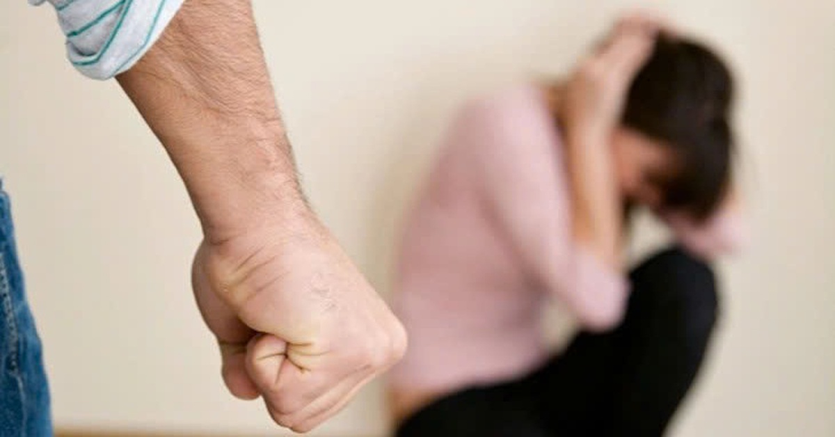 Thời nào rồi, phụ nữ còn bị đánh đập và kết tội 'cũng sao đó mới bị vậy'