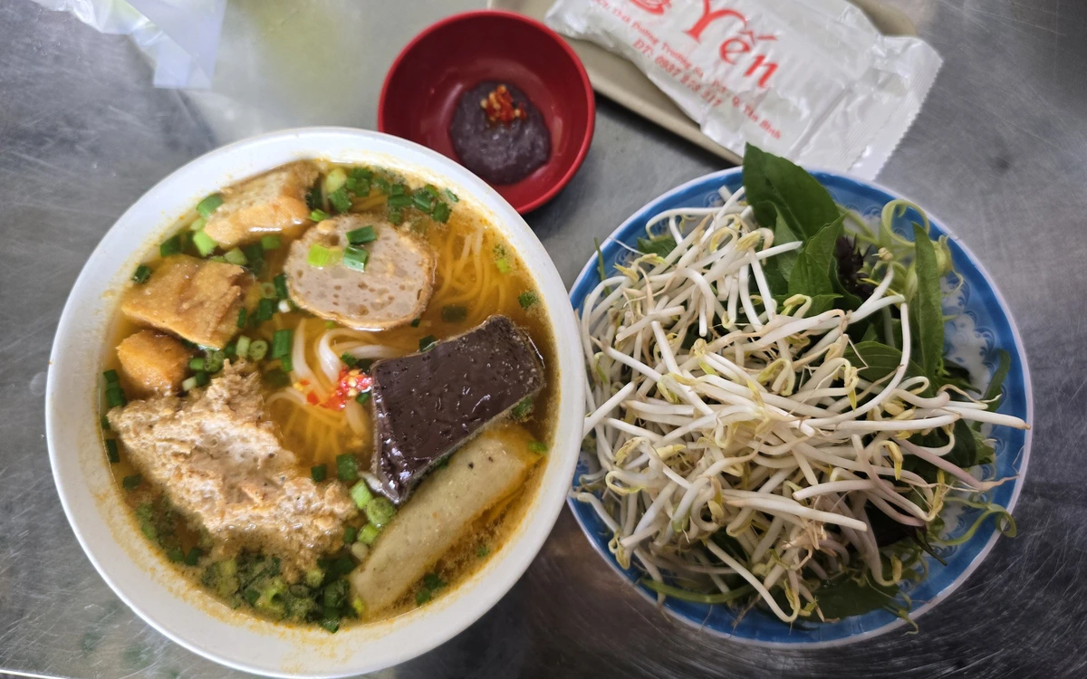 Có gì trong tô bún riêu Yến được Michelin vinh danh?