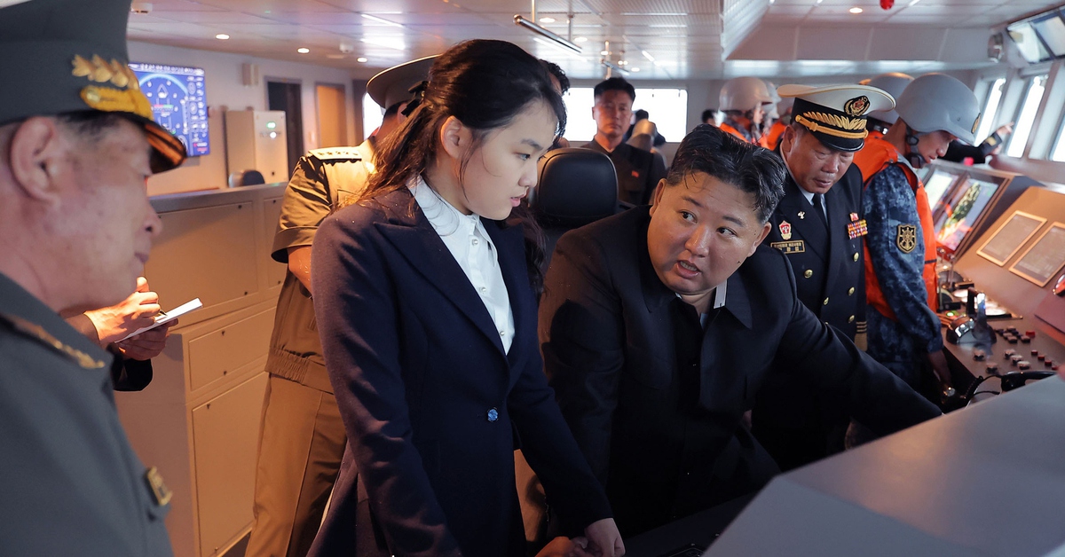 Ông Kim Jong Un đặt mục tiêu đóng tàu khu trục 10.000 tấn, phát triển 'vũ khí bí mật dưới nước'