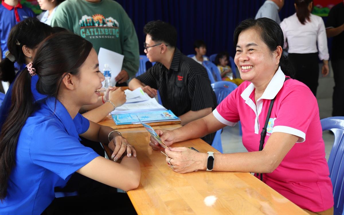 Cat Lai residents welcome new online public service support point