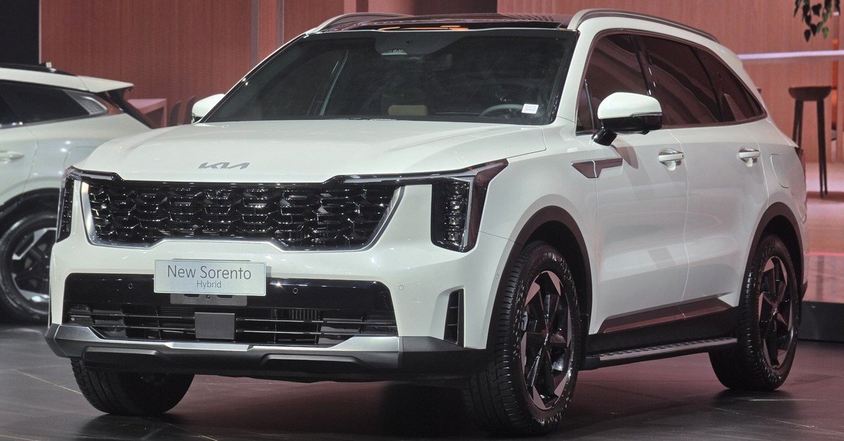 Kia Sorento bổ sung bản hybrid ở Việt Nam, th&ecirc;m cạnh tranh trước Hyundai  Santa Fe - Tuổi Trẻ Online