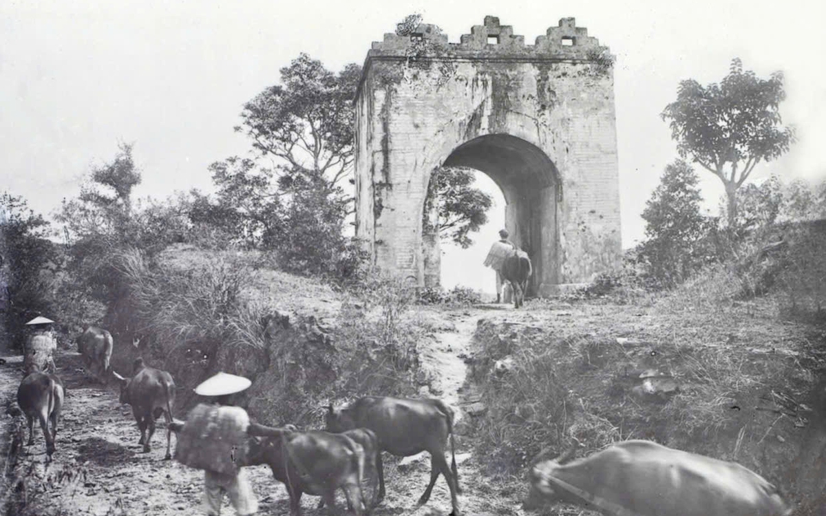 Hoành Sơn Pass: A Mountain Range Tied to a Dynasty's Fate