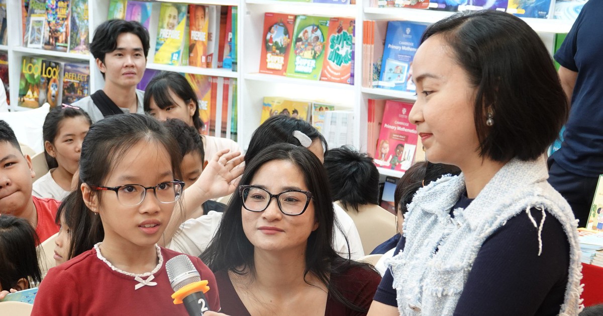 Cha mẹ bận rộn, dành thời gian cho con như thế nào trong mùa hè