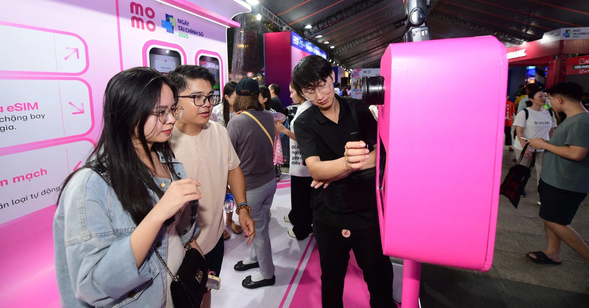 Gen Z chuẩn bị đi concert BTS, The Weeknd, thanh toán MoMo được không?