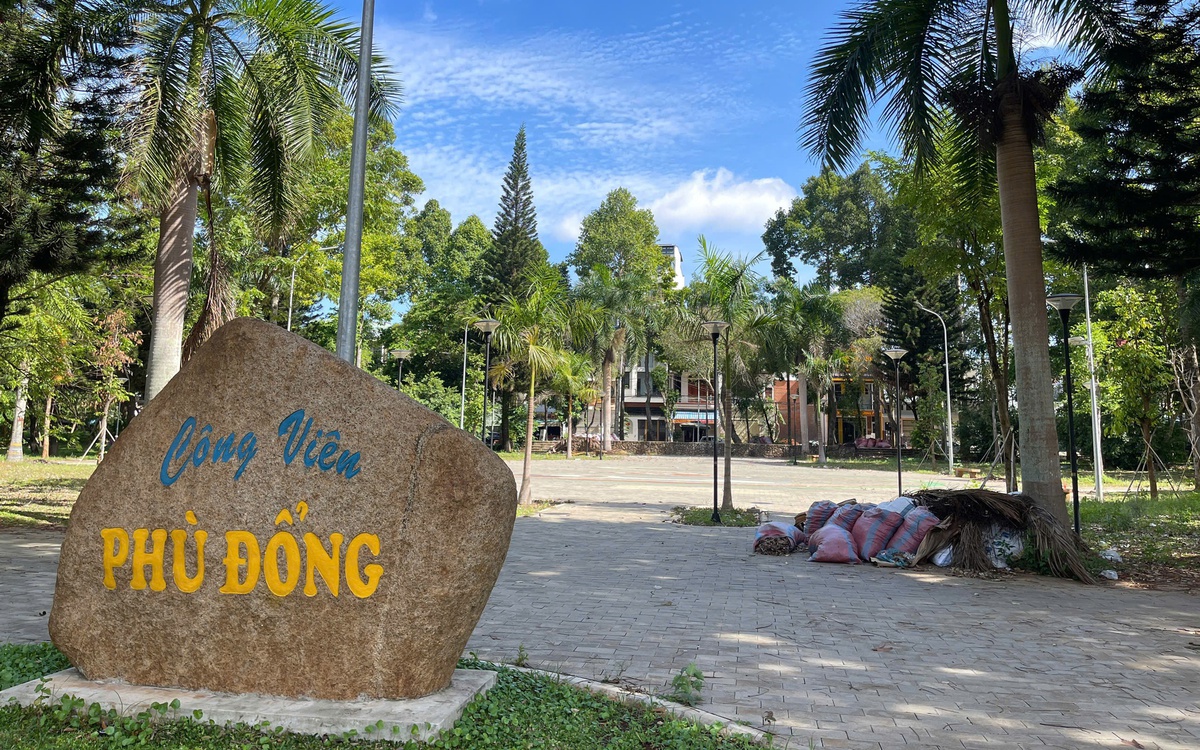 Park Filled with Garbage, Lacking Aesthetics Due to Delayed Handover to Local Authority