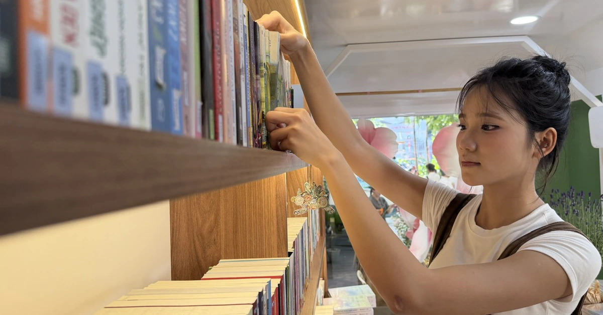 'Khu vườn sách' dưới tán cây xanh giữa trung tâm TP.HCM