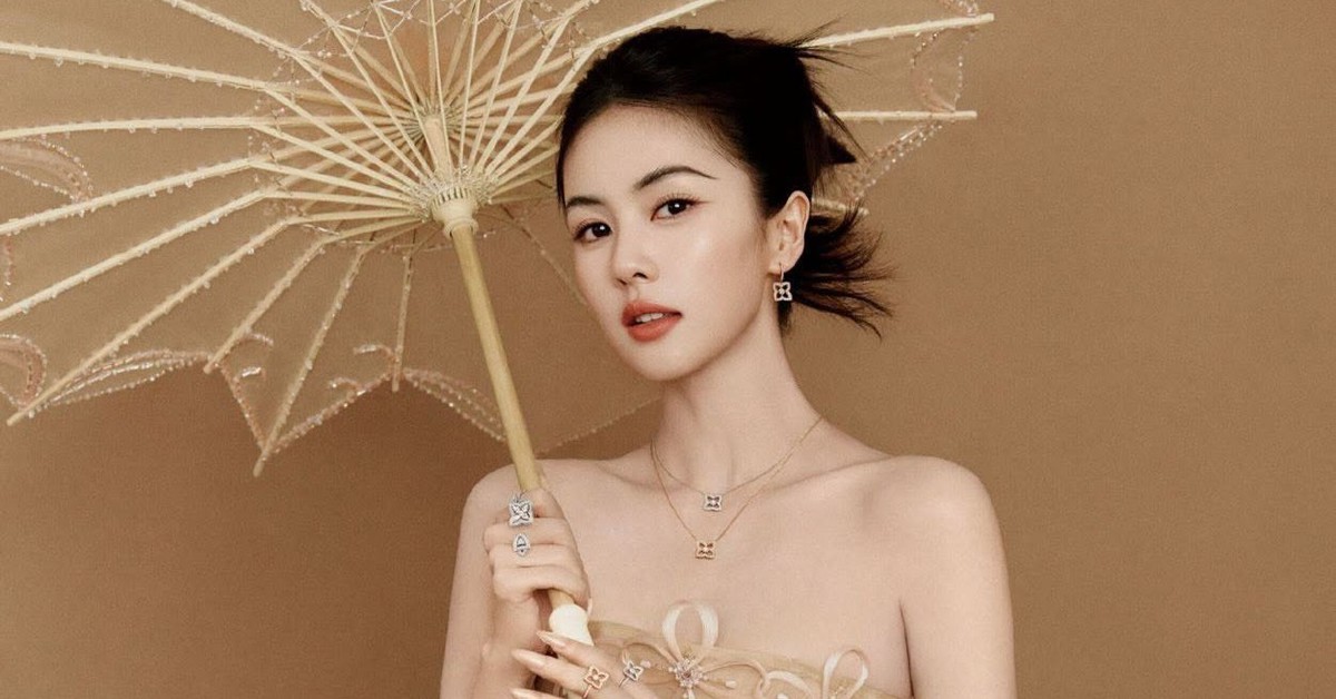 Bạch Lộc lên bìa Madame Figaro diện chiếc đầm màu nude khả ái của nhà thiết kế Việt
