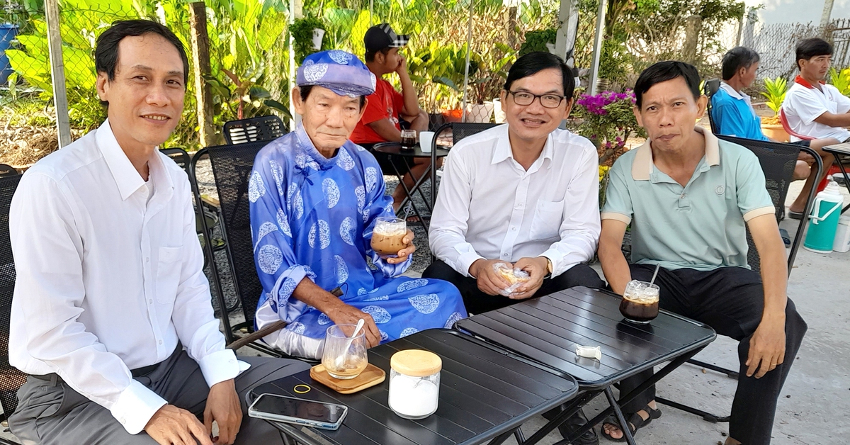 Uống cà phê cùng người thân