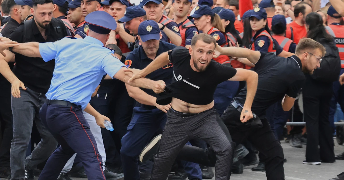 Dự án nghỉ dưỡng tỉ đô của con rể ông Trump khơi mào 'cách mạng hồng hạc' ở Albania