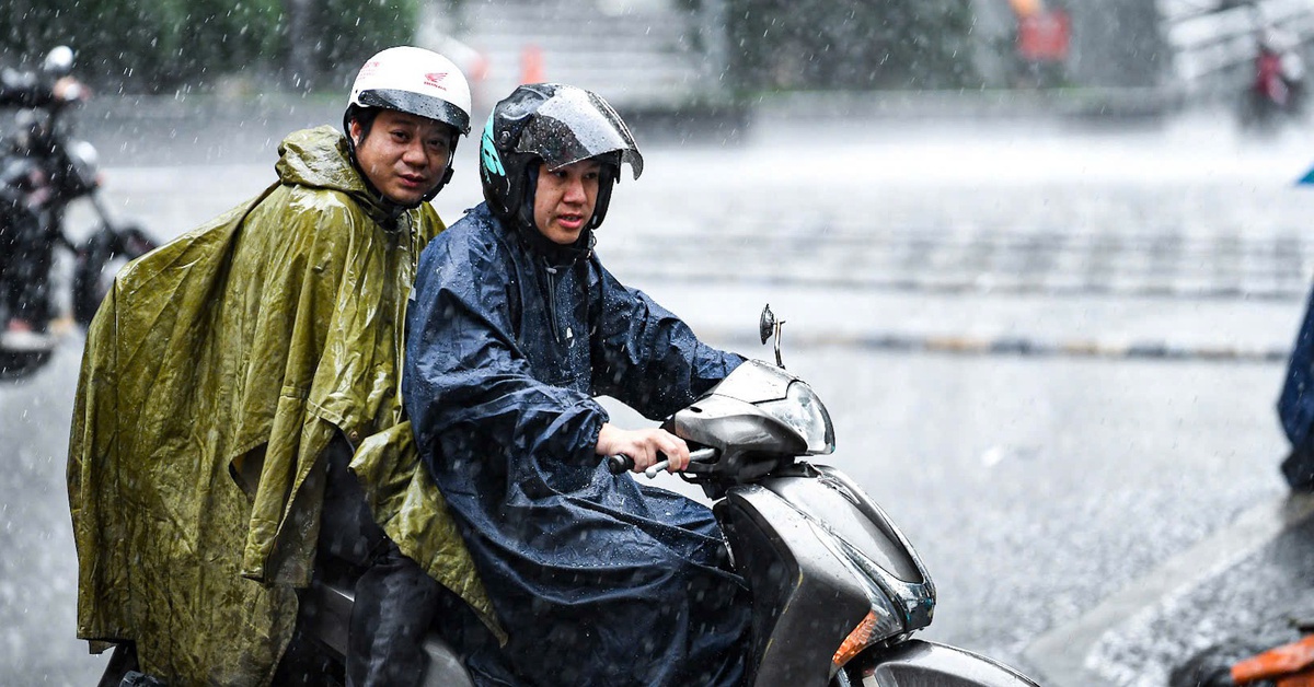 Thời tiết hôm nay 8-6: Bắc Bộ mưa lớn từ chiều nay, Trung Bộ nắng nóng