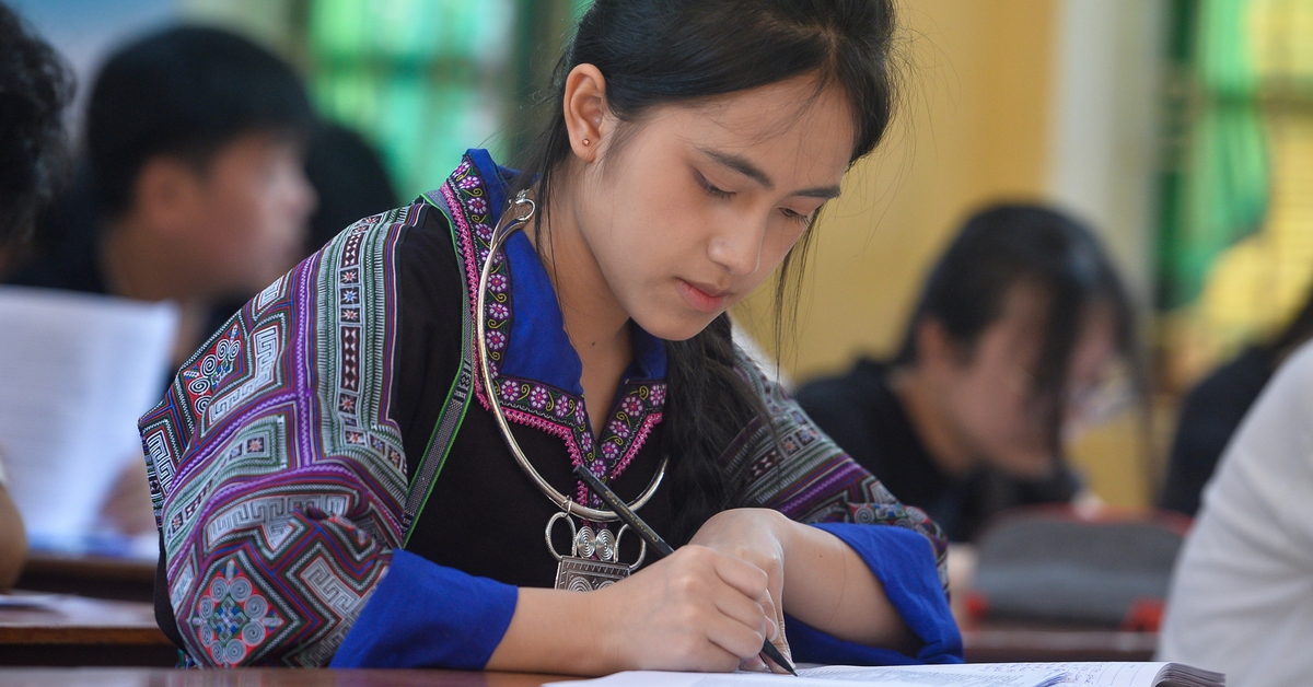 Hải trình tháng 6 của những 'thuyền trưởng' tuổi 18: Lái con tàu qua lo âu