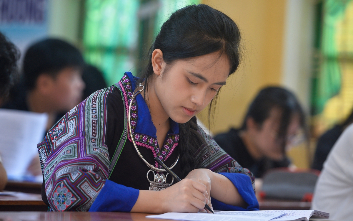 Hải trình tháng 6 mùa thi của những 'thuyền trưởng' tuổi 18: