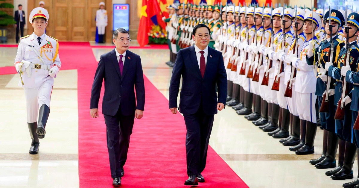 Thủ tướng Lê Minh Hưng chủ trì lễ đón chính thức Thủ tướng Lào