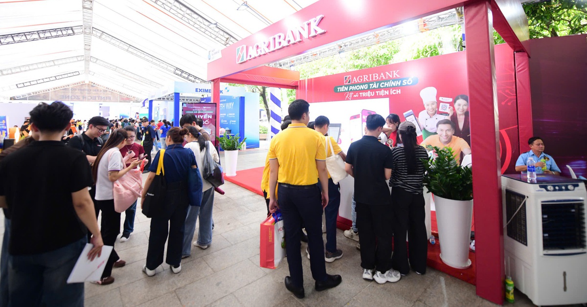 Agribank tăng tốc chuyển đổi số dịch vụ ngân hàng