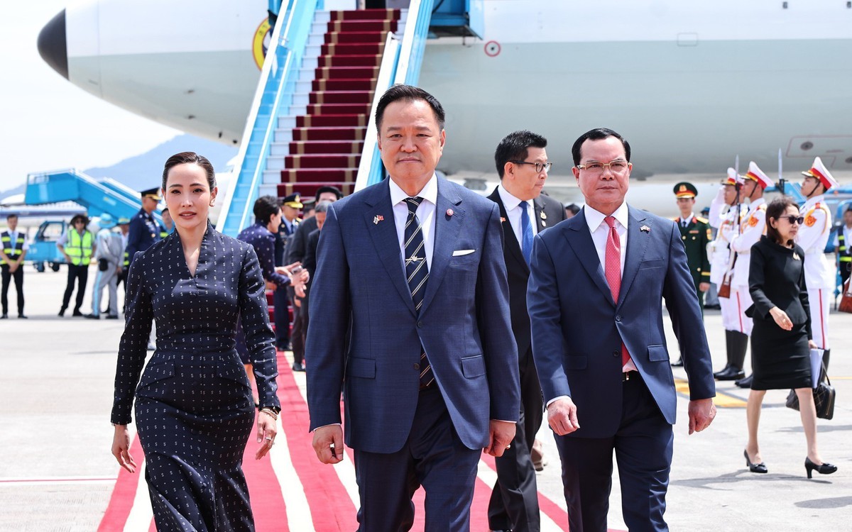 Thai Prime Minister begins official visit to Vietnam
