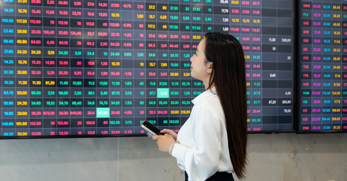 Chứng khoán tuần mới: VN-Index hồi phục, chuyên gia khuyên không vội mua đuổi