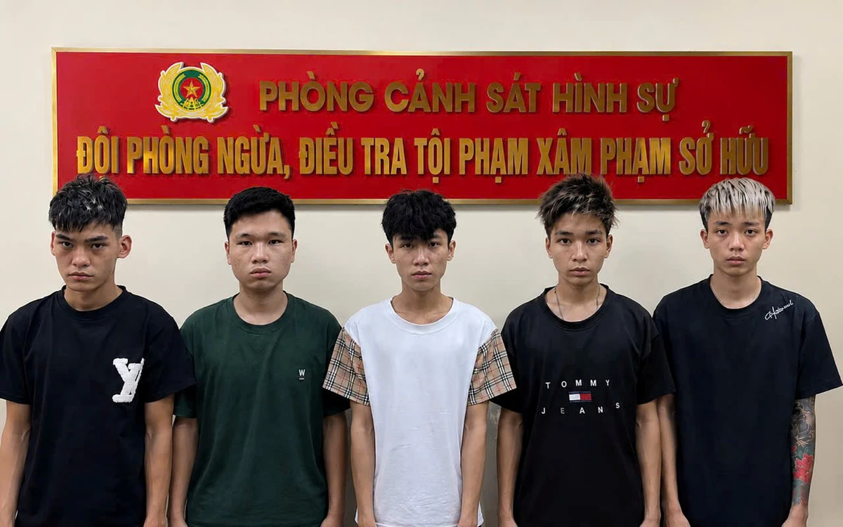 Khởi tố 5 thanh niên chặn xe, cướp tài sản người đi đường