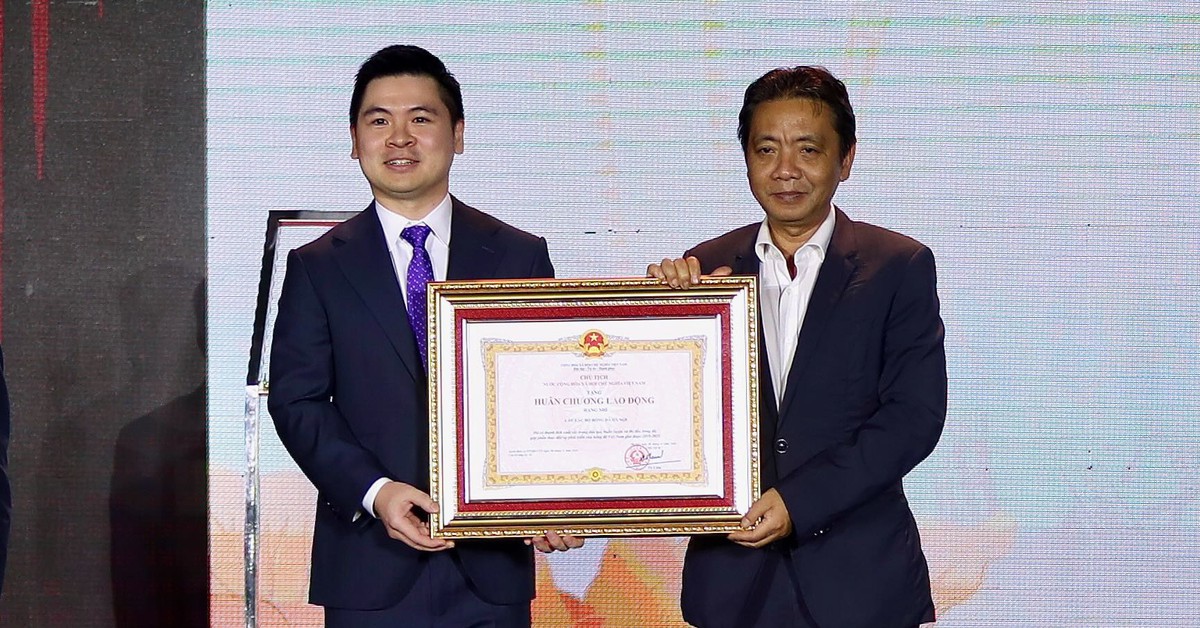 CLB Hà Nội nhận Huân chương Lao động hạng nhì